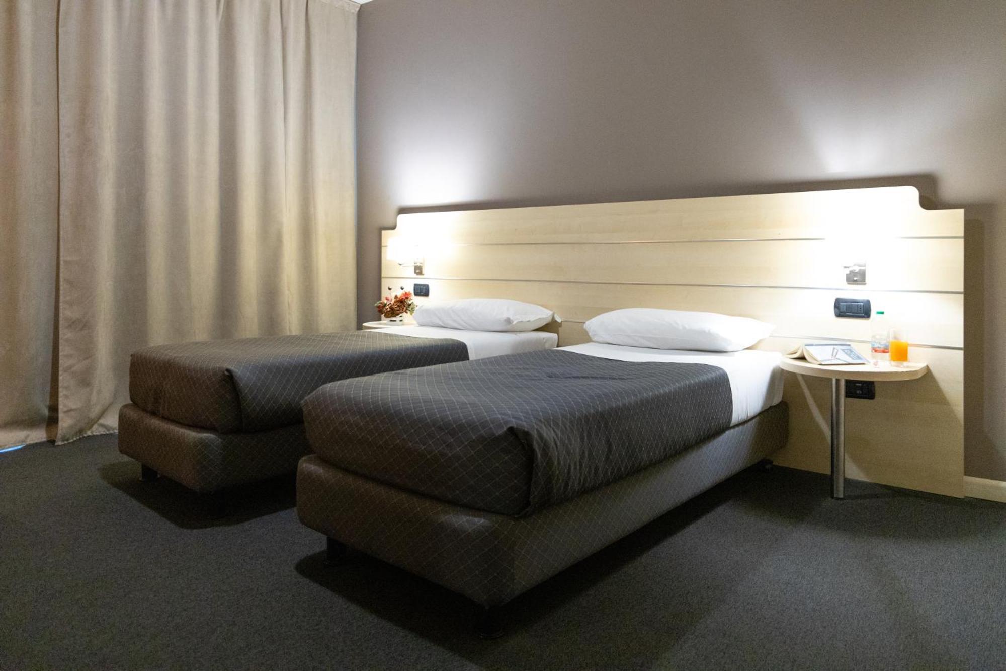 Hotel Giallo Noceto Buitenkant foto